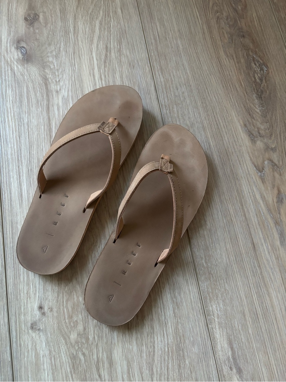 Reef Women's Solana Tan Leather Flip Flop Sandals
